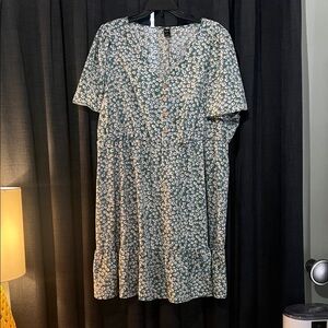 Floral Print Midi Dress with Button Accents